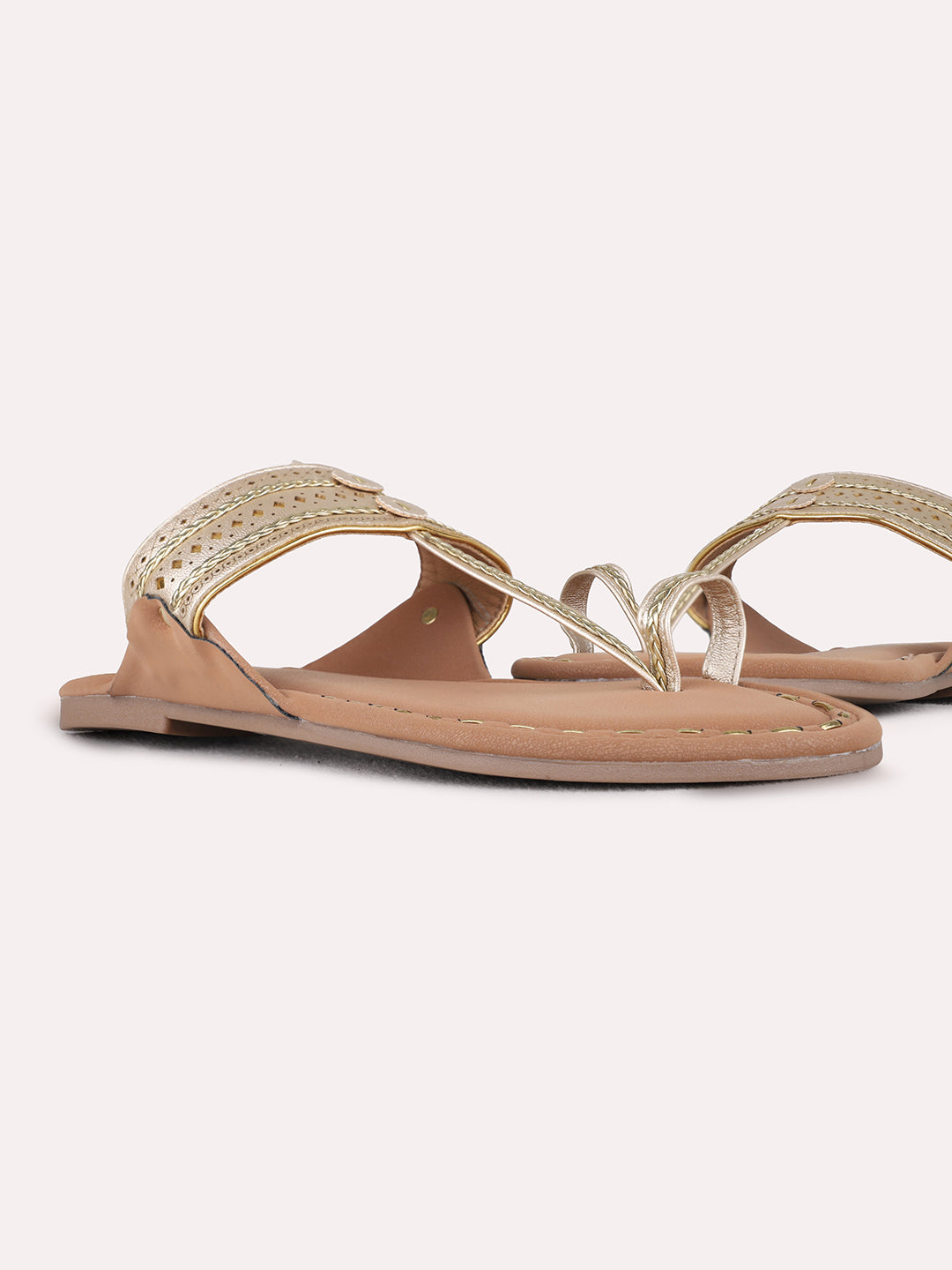 Womens Golden Ethnic Embellished One Toe Kolhapuris