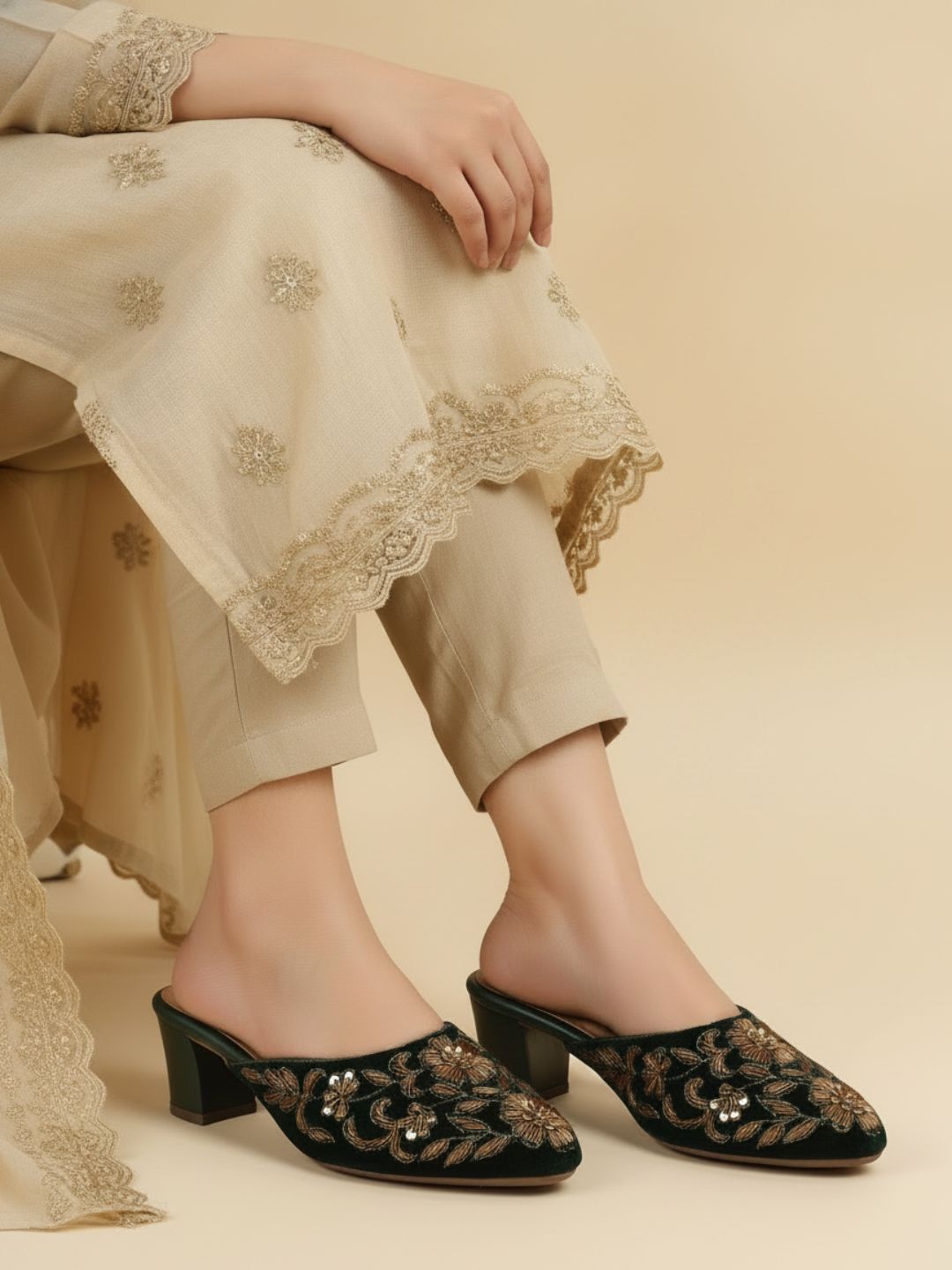 Womens Green Ethnic Embellished Round Toe Block Heels Mules