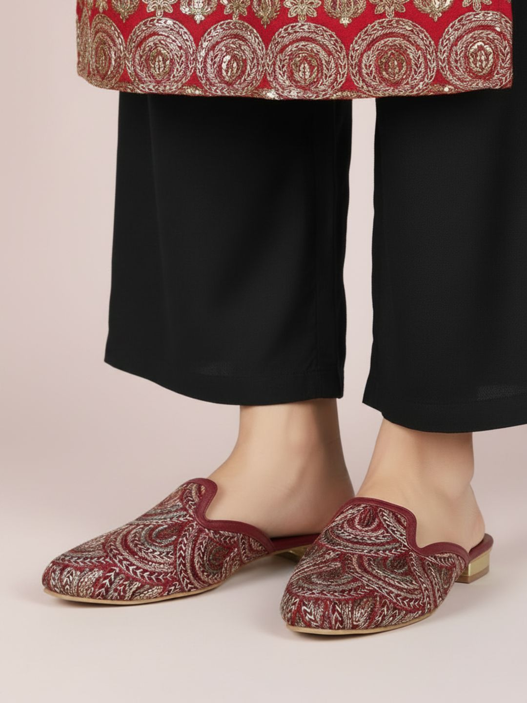 Womens Maroon Ethnic Embellished Round Toe Block Mules