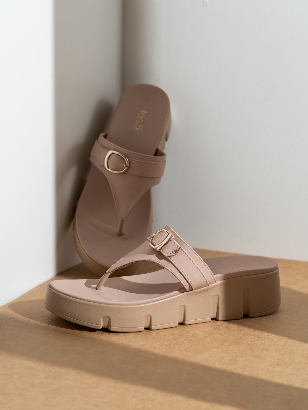 Womens Peach Casual Solid Round Toe Wedge Heel Sandals