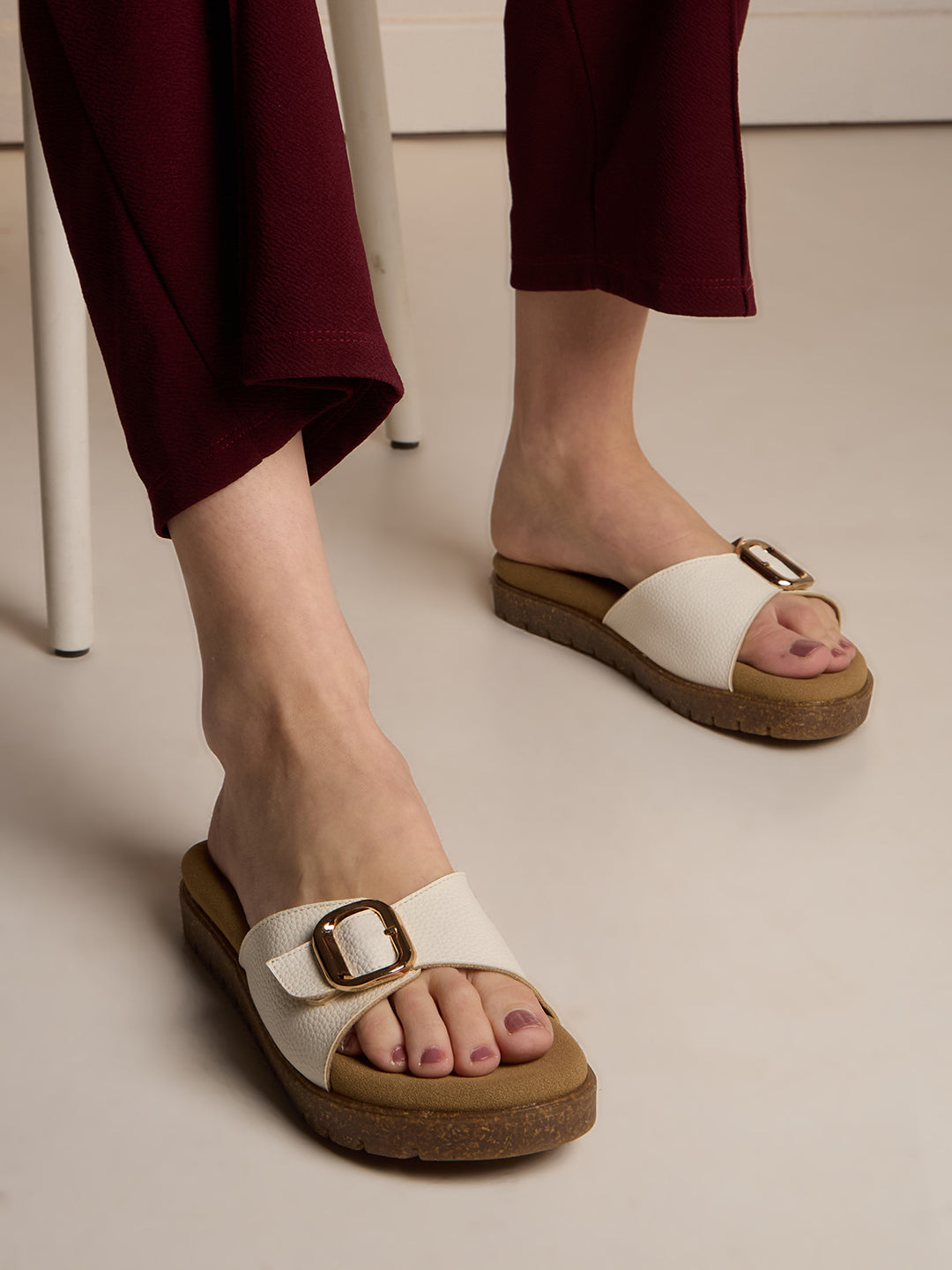 Womens White Casual Solid Open Toe Flat Slip-On Sandals