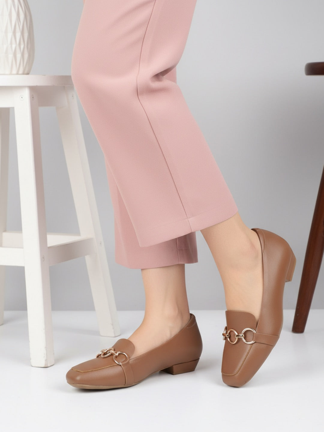 Women Chikoo Solid Block Pumps
