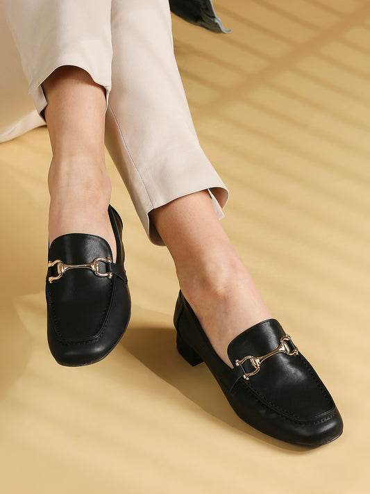 Women Black Solid Moccasins with Buckle Detail