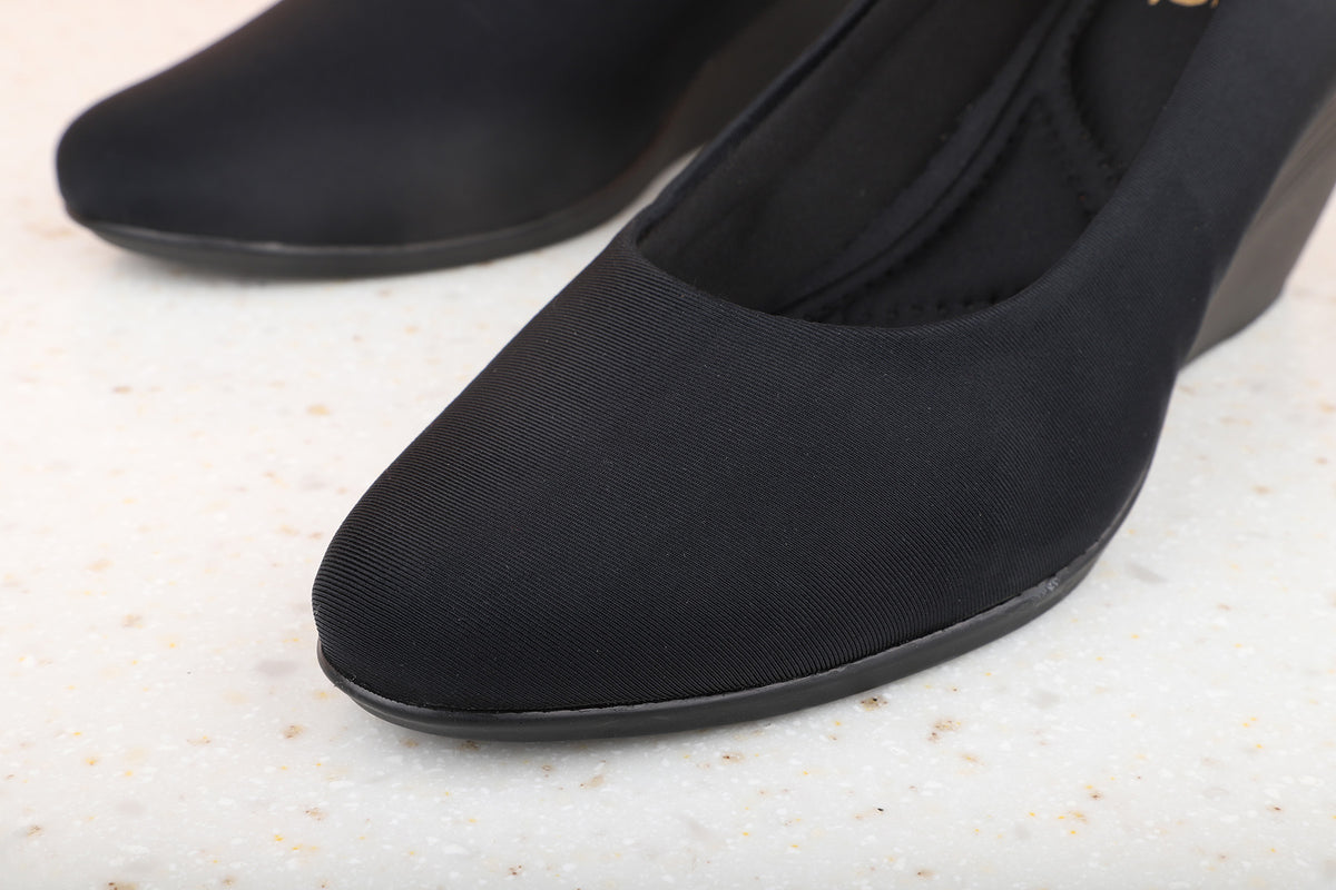 Women Black Solid Wedge Pumps