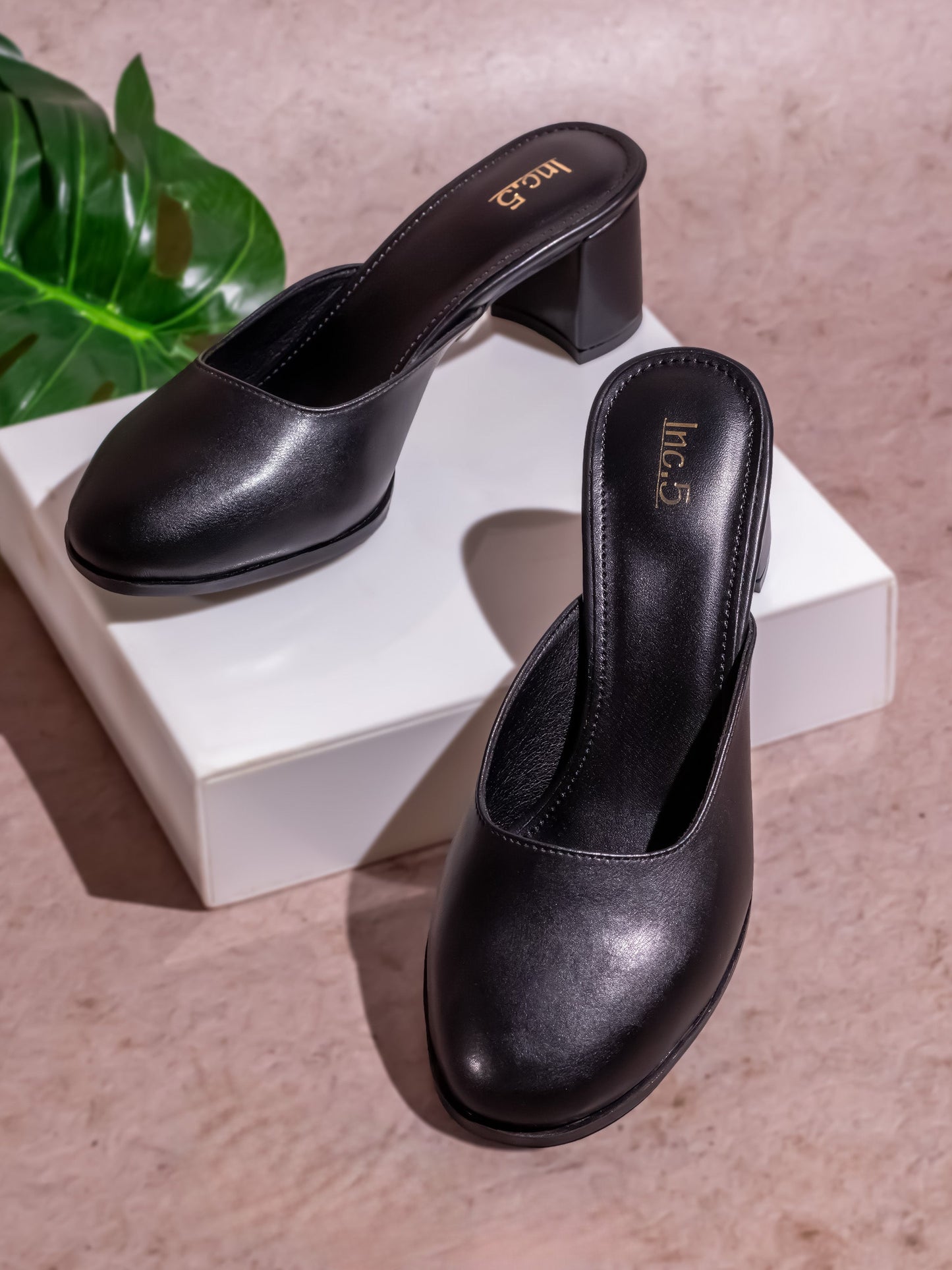 Womens Black Casual Pointed toe Mules