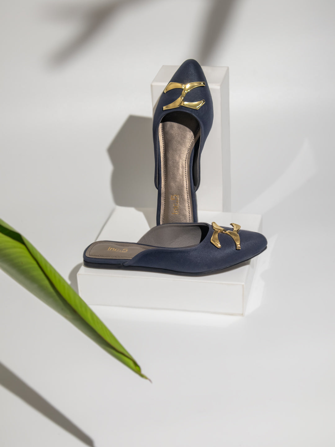 Women Navy & Gold Toned Pointed Toe Mules With Buckle Detail