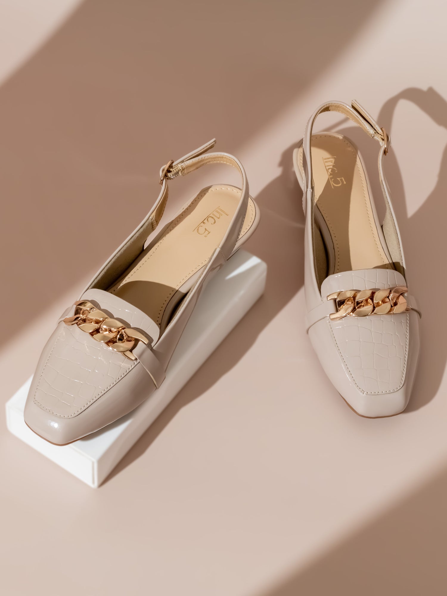 Women Beige Textured Block Mules with Chain Buckles