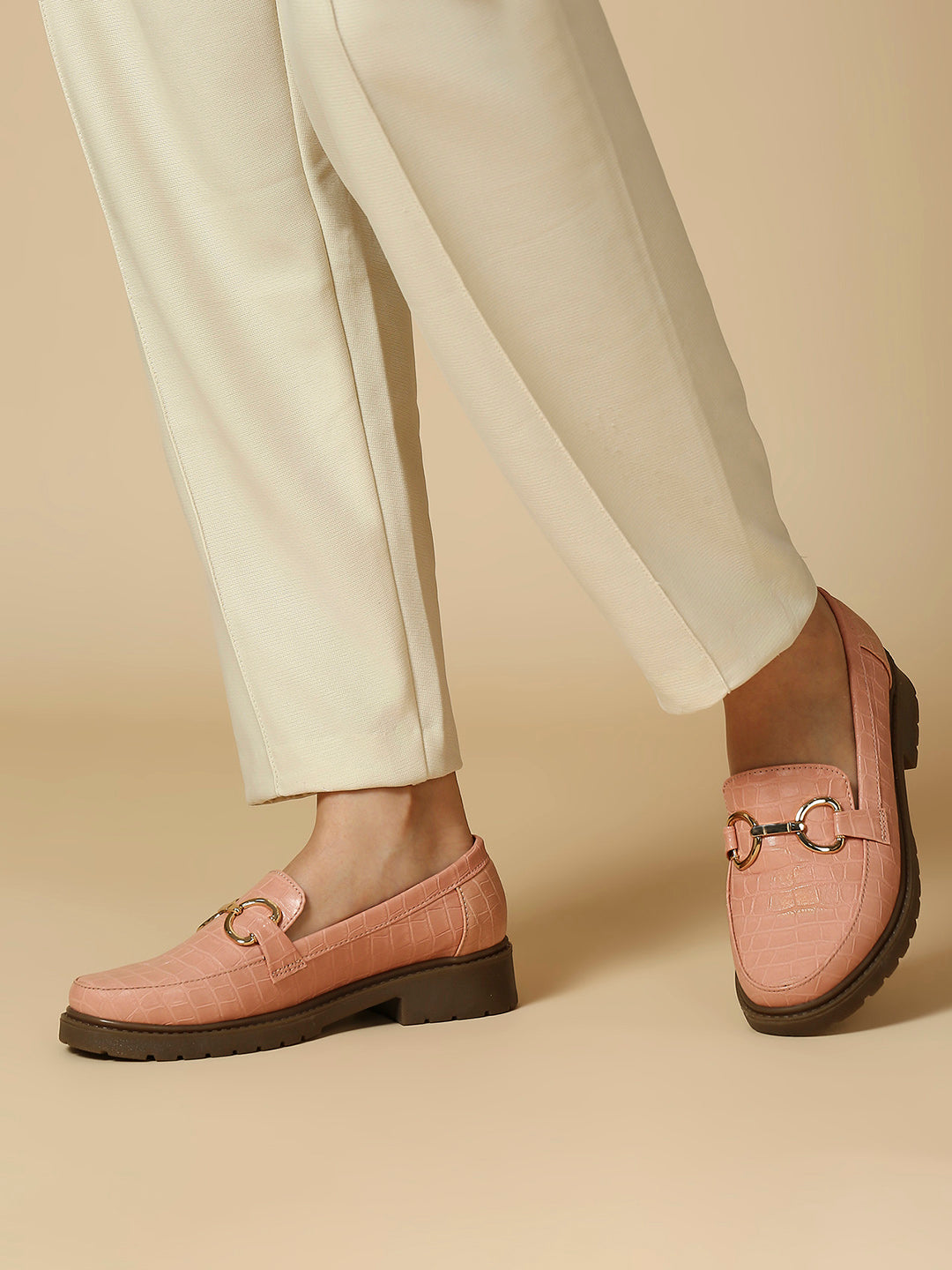 Women Peach Buckle Detail Moccasins