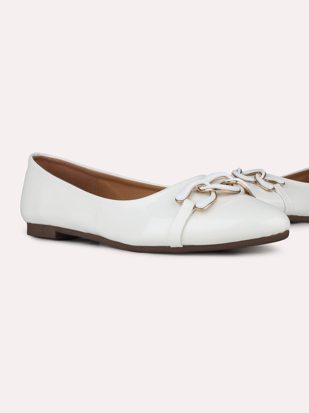 Womens White Party Wear Solid Pointed Toe Ballerinas