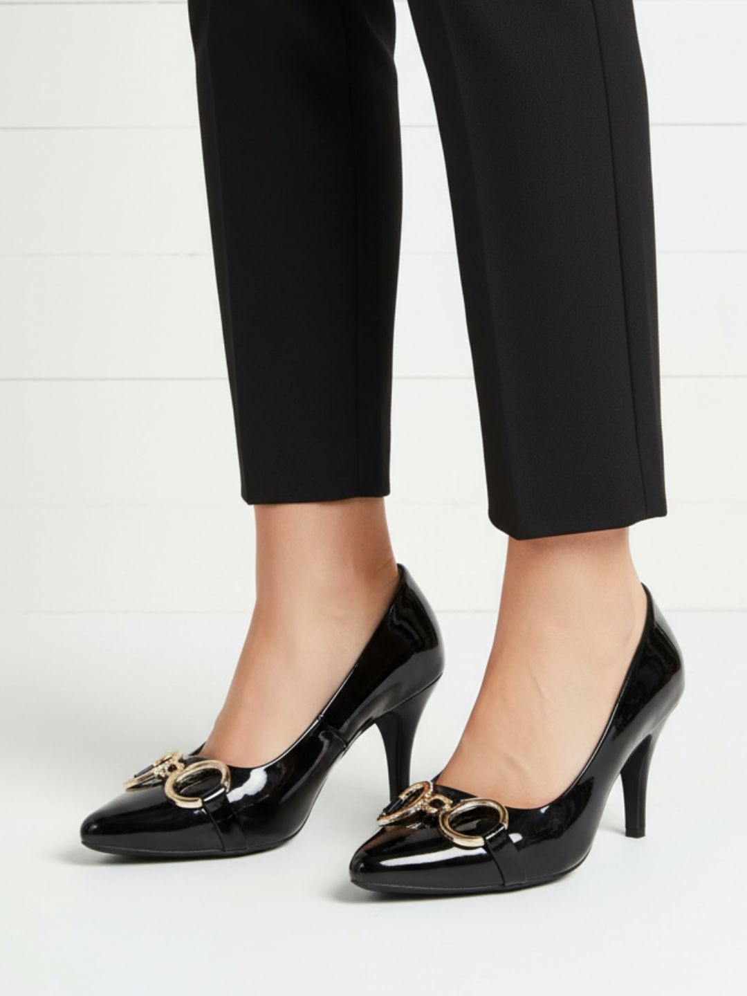 Womens Black Party Wear Solid Narrow Toe Pumps