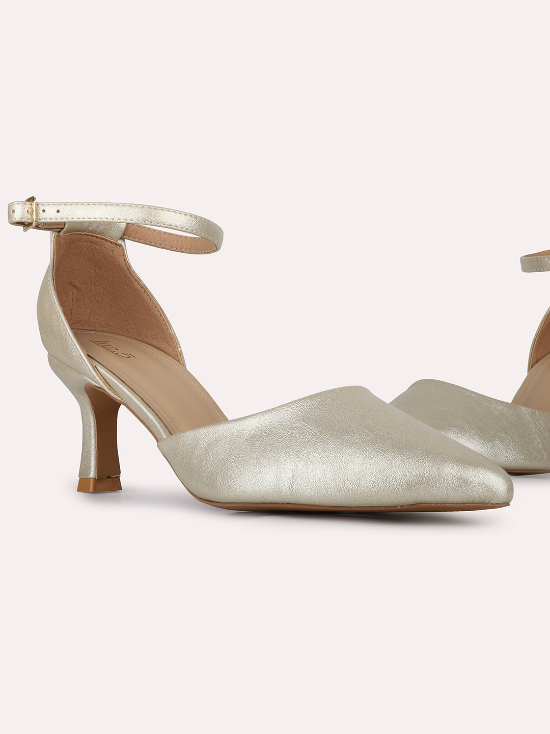 Womens Golden Party Wear Solid Pointed Kitten Heel Sandals