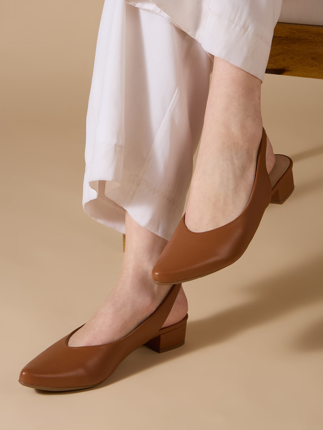 Womens Tan Party Wear Solid Pointed Toe Block Heel Mules