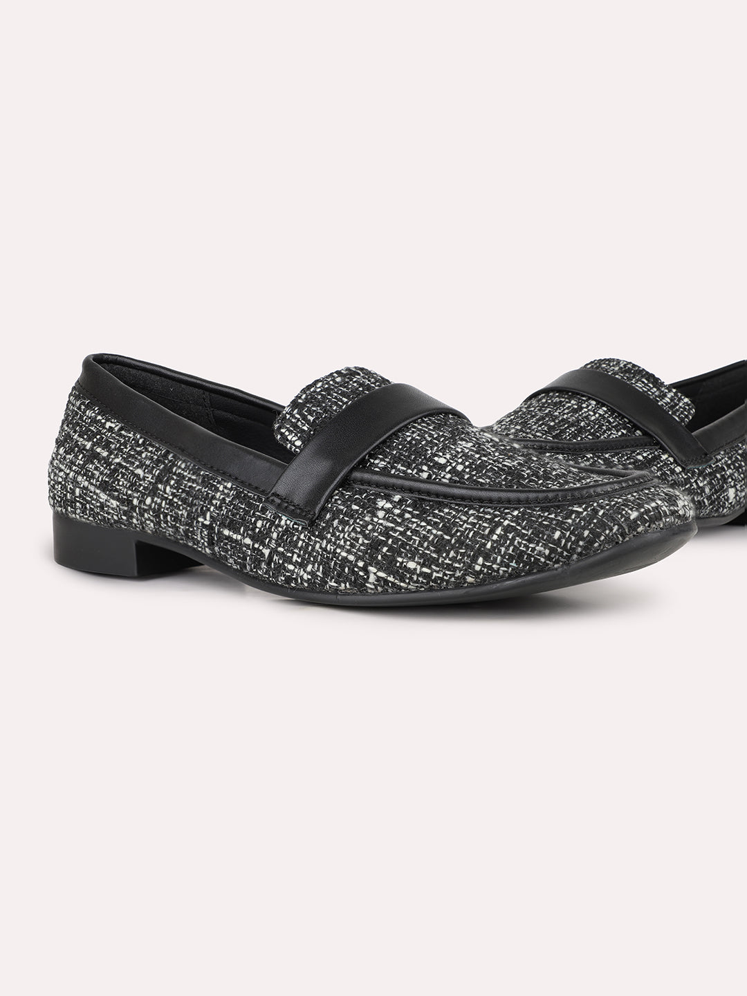 Womens Black Casual Textured Round Toe Loafers