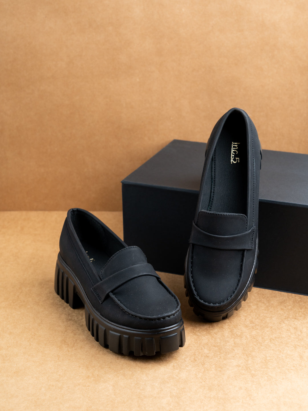 Womens Black Casual Solid Pattern Round Toe Slip-On Shoe