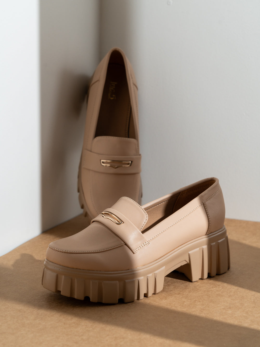 Womens Cream Casual Solid Round Toe Slip-On Shoe