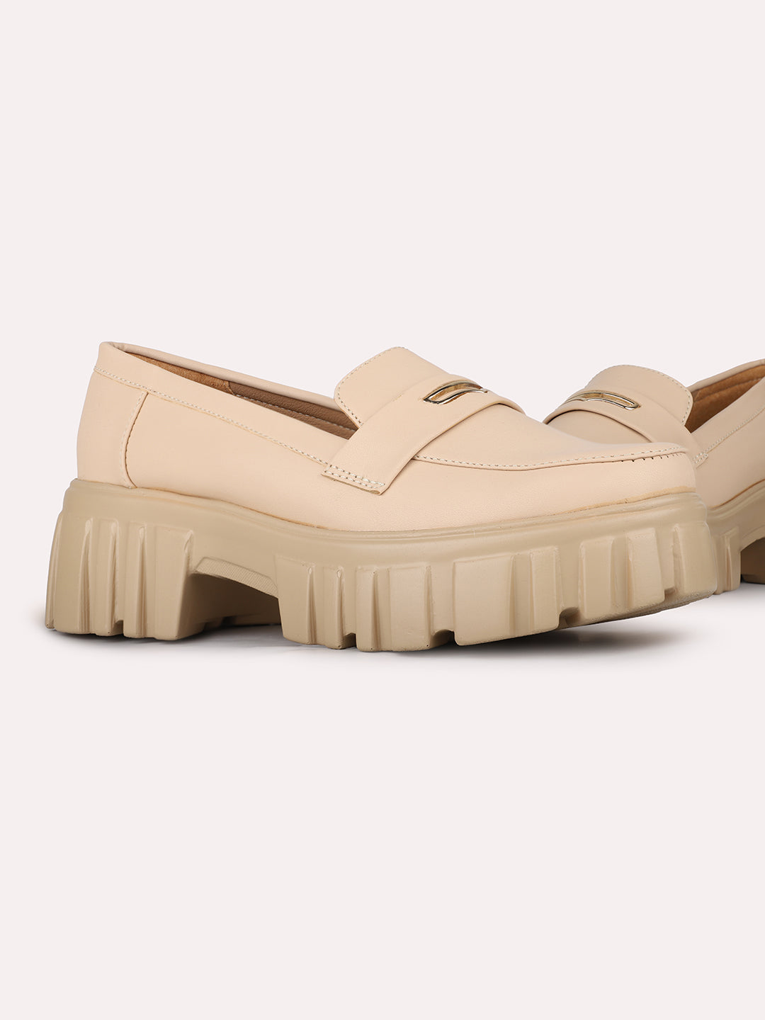 Womens Cream Casual Solid Round Toe Slip-On Shoe