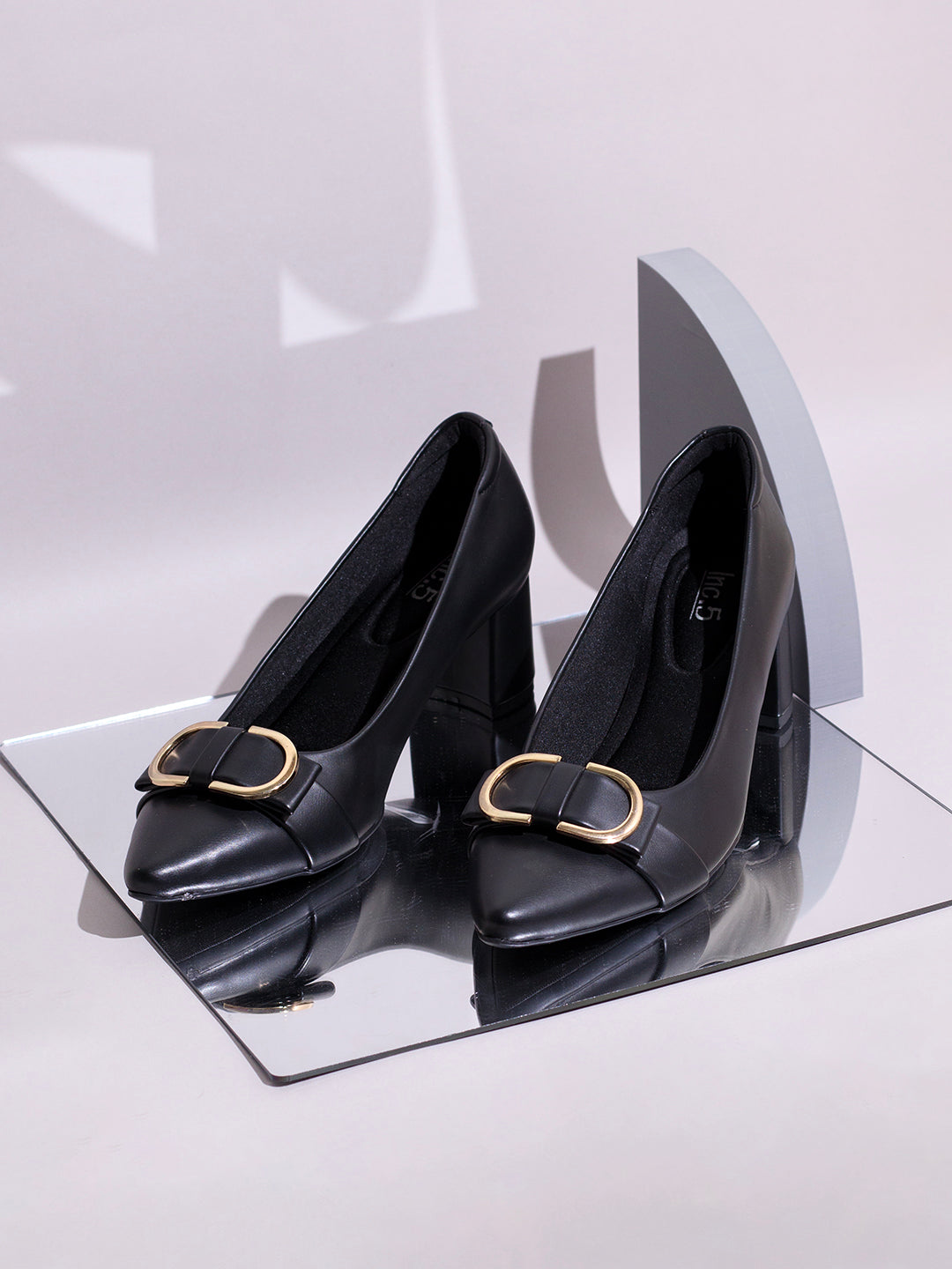 Womens Black Party Wear Solid Pattern Pointed Toe Pumps