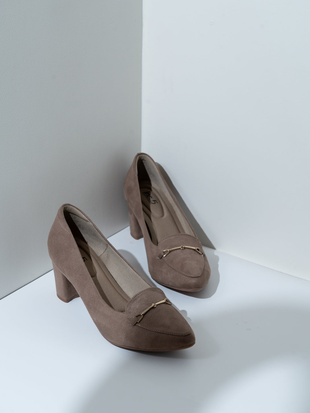 Womens Brown Party Wear Solid Pattern Pumps