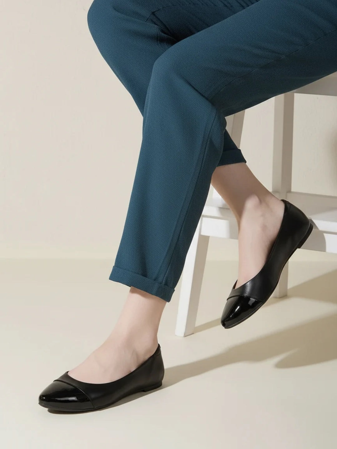 Womens Black Party Wear Solid Round Toe Ballerinas