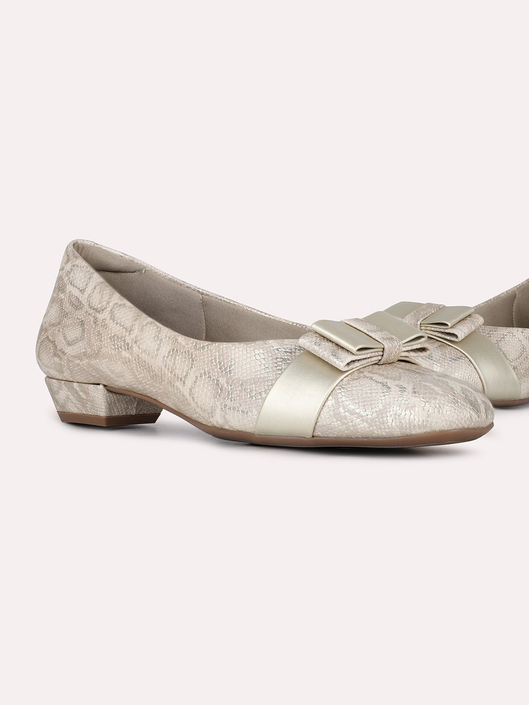 Women Golden Casual Solid Pointed Toe Flat Ballerinas