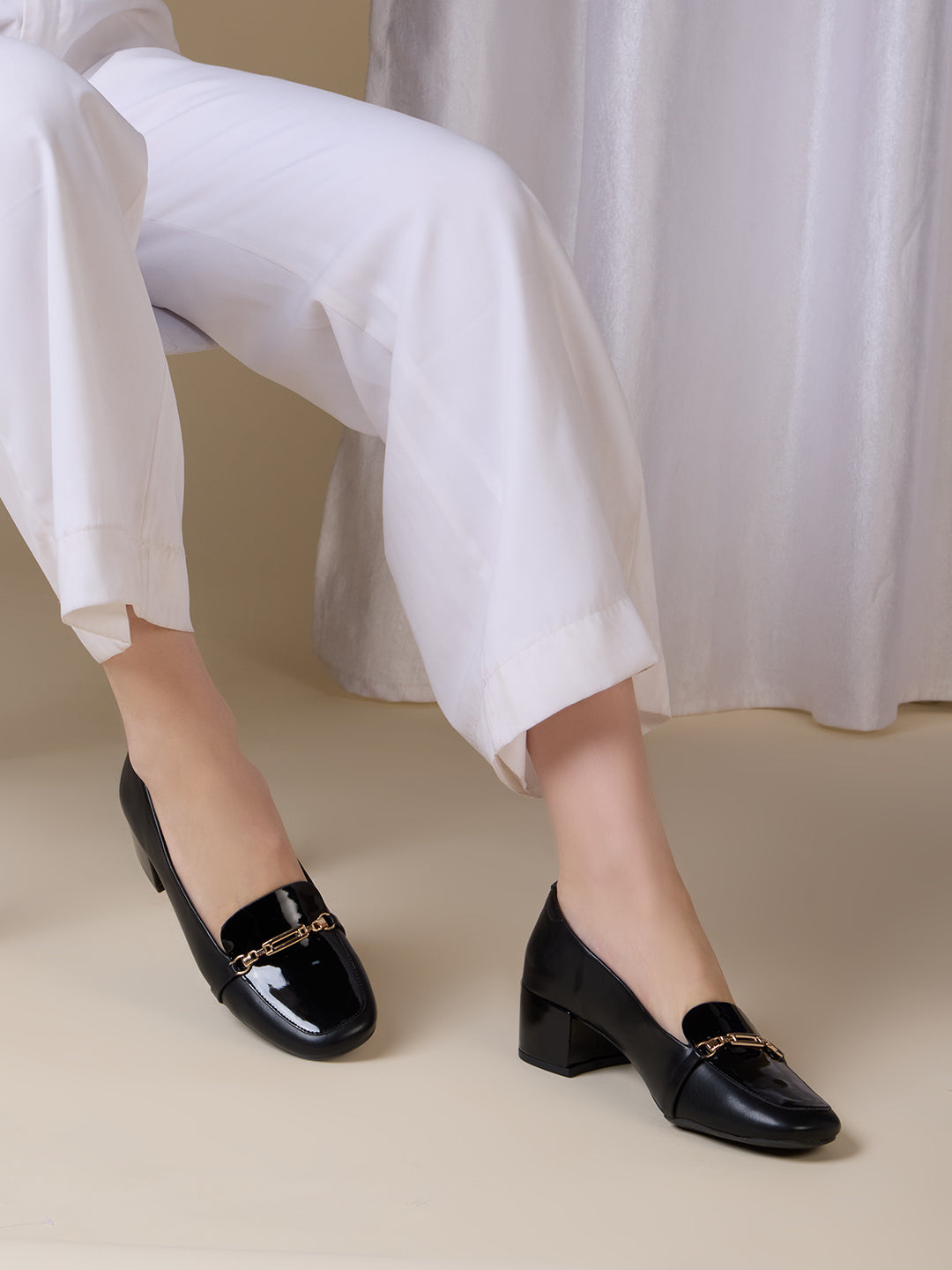 Women Black Party Wear Solid Round Toe Pump Shoes