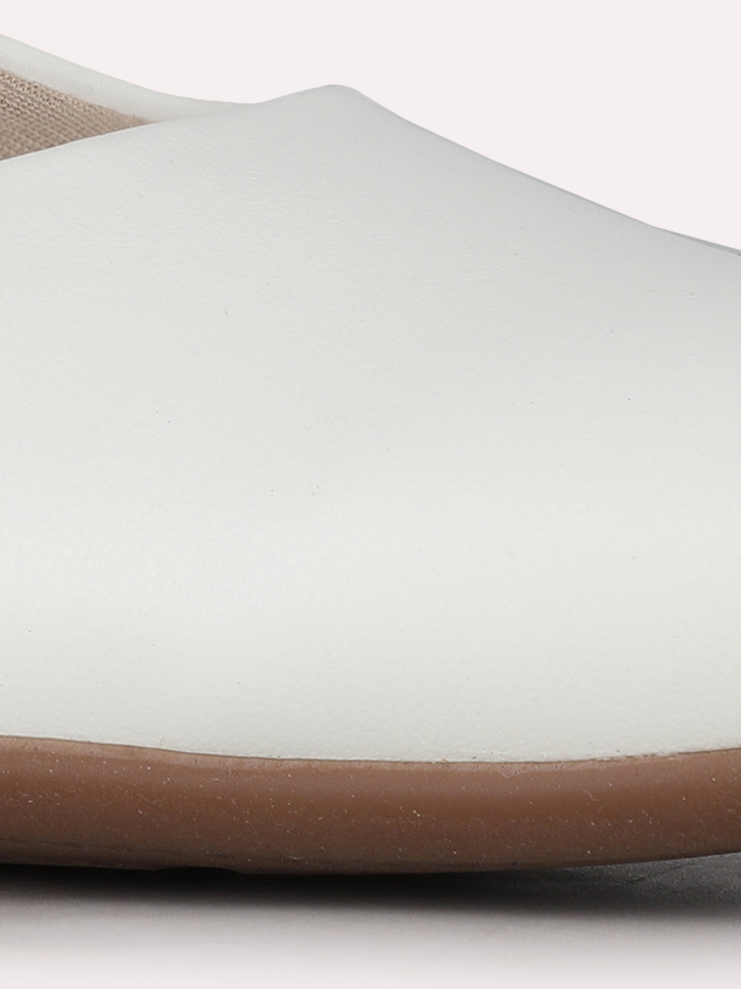 Women White Party Wear Solid Pointed Kitten Heel Pumps