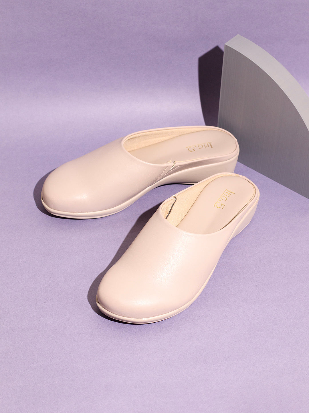 Womens Cream Casual Solid Round Toe Wedge Heel Sandals