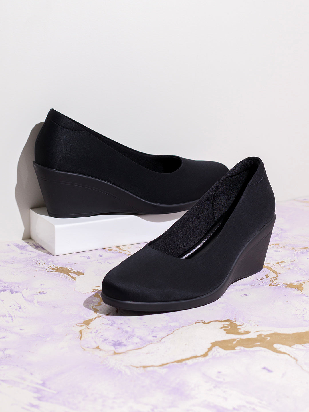 Womens Black Party Wear Solid Pointed Wedge Heel Pumps