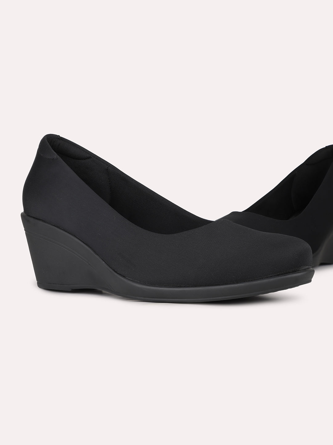 Womens Black Party Wear Solid Pointed Wedge Heel Pumps