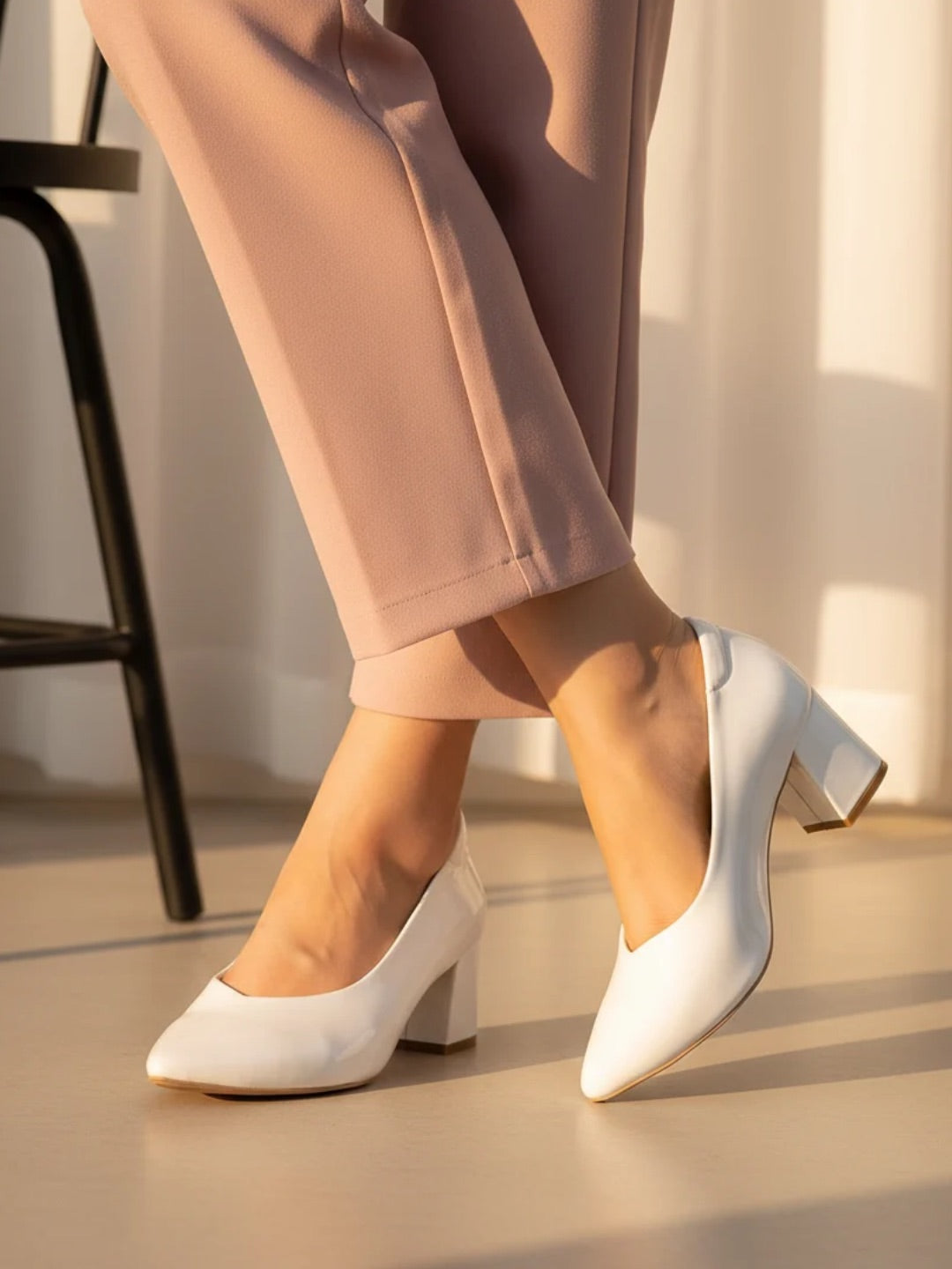 Womens White Party Wear Solid Pointed Toe Heels