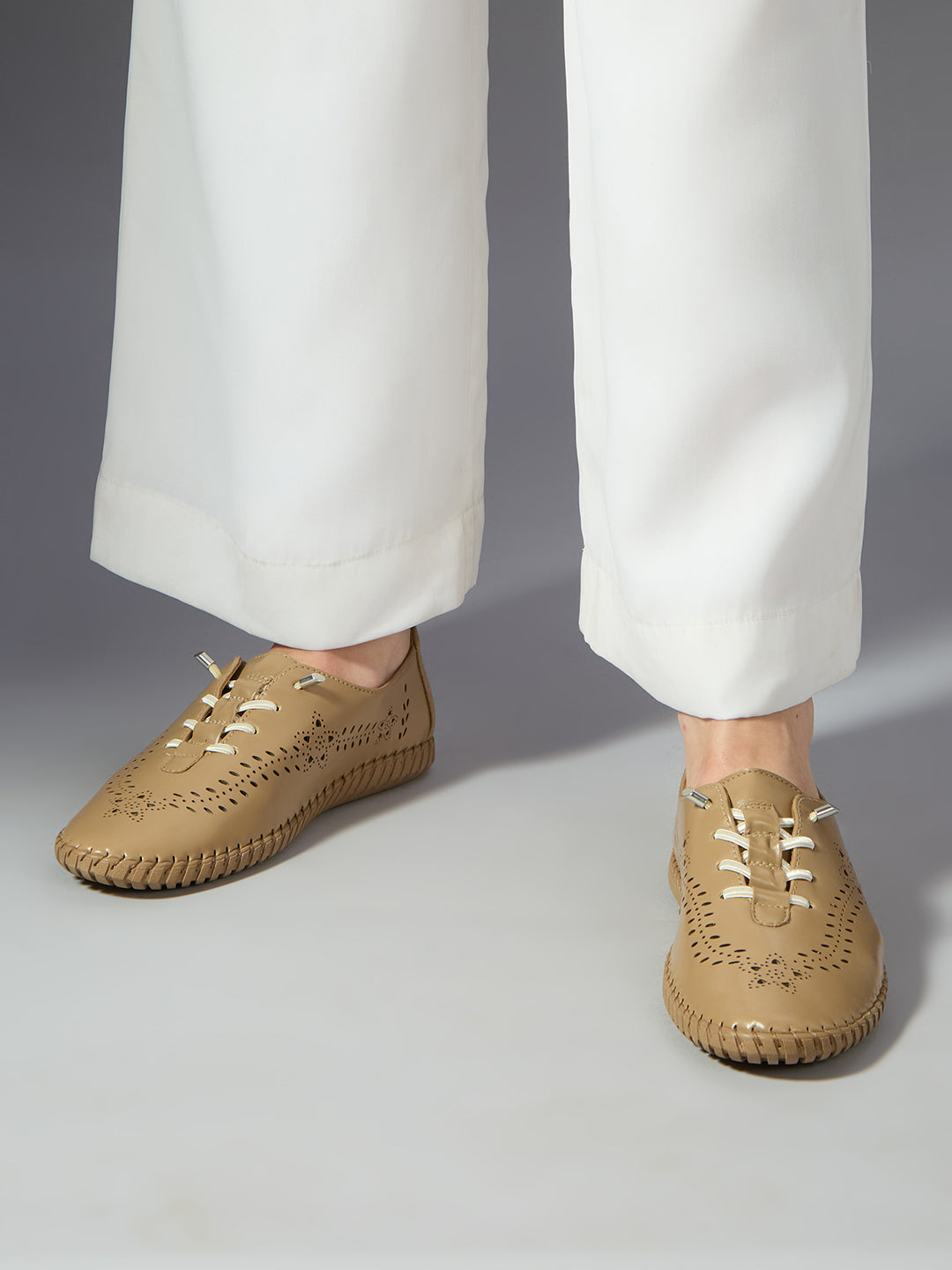 Women Tan Casual Solid Round Toe Lace-up Shoes