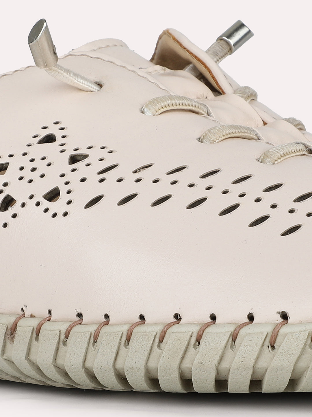 Women Cream Casual Solid Pattern Round Toe Lace-up Shoes