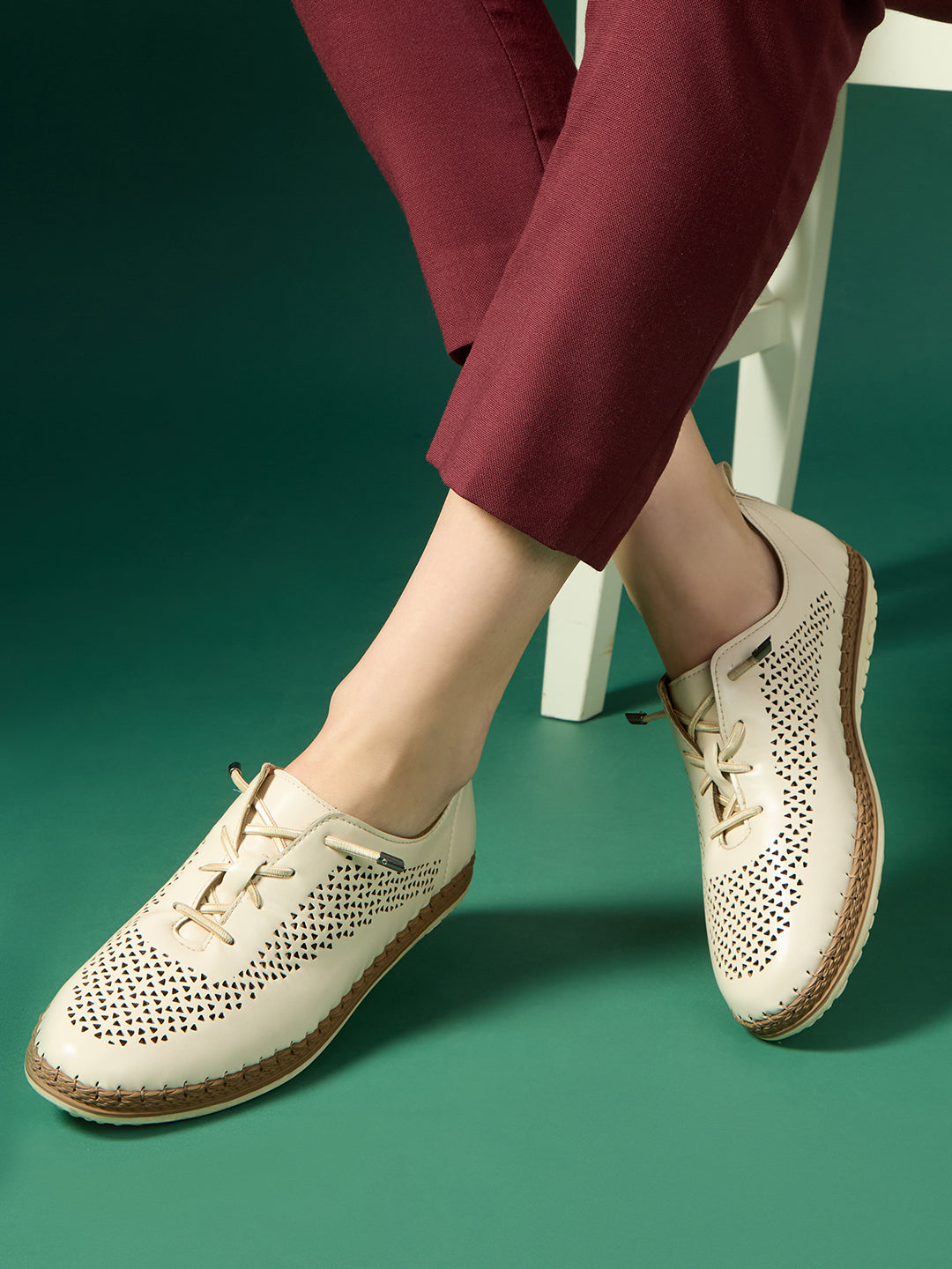 Women Cream Casual Solid Round Toe Lace-up Shoes