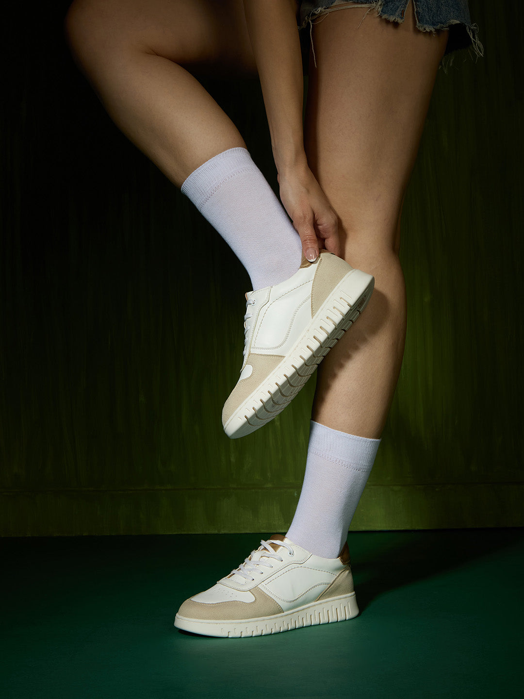 Womens Golden Casual Solid Round Toe Sneakers