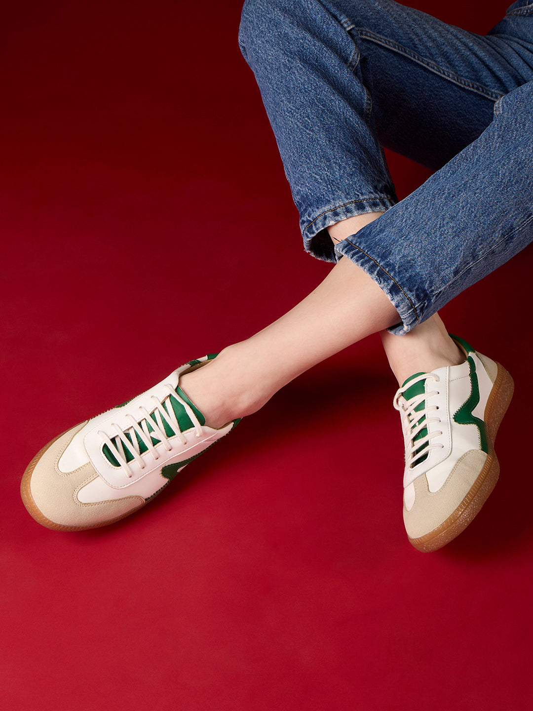 Womens White Casual Textured Round Toe Sneakers