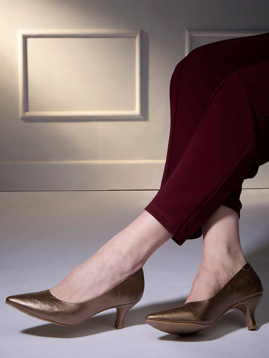 Womens Golden Party Wear Solid Pointed Toe Pumps