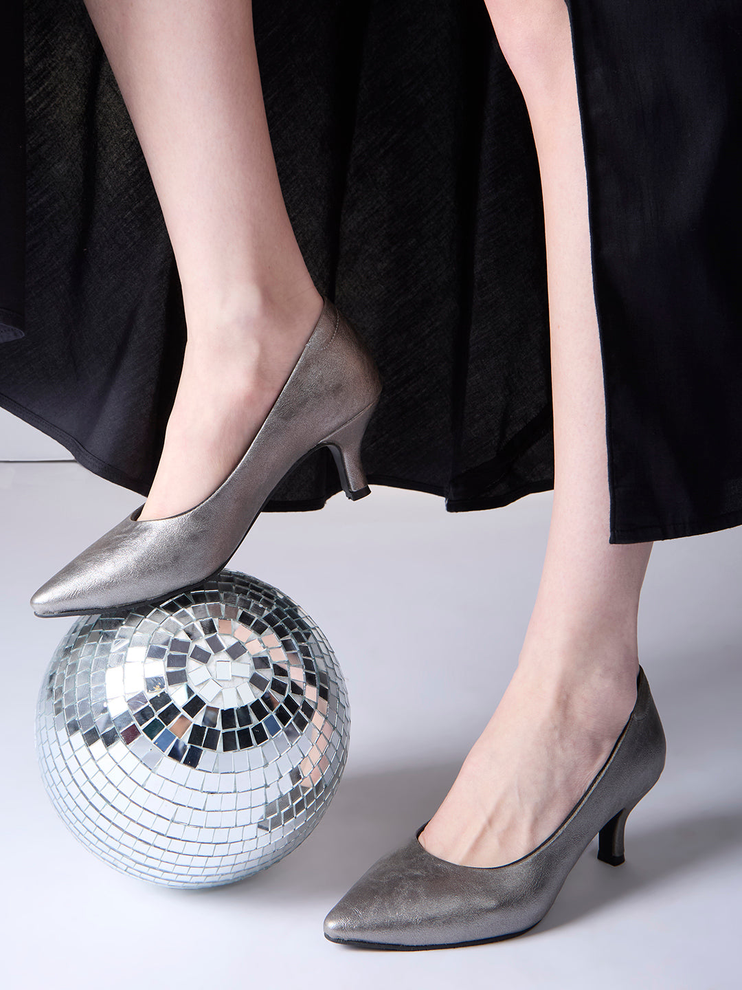 Womens Pewter Party Wear Solid Pointed Toe Pumps