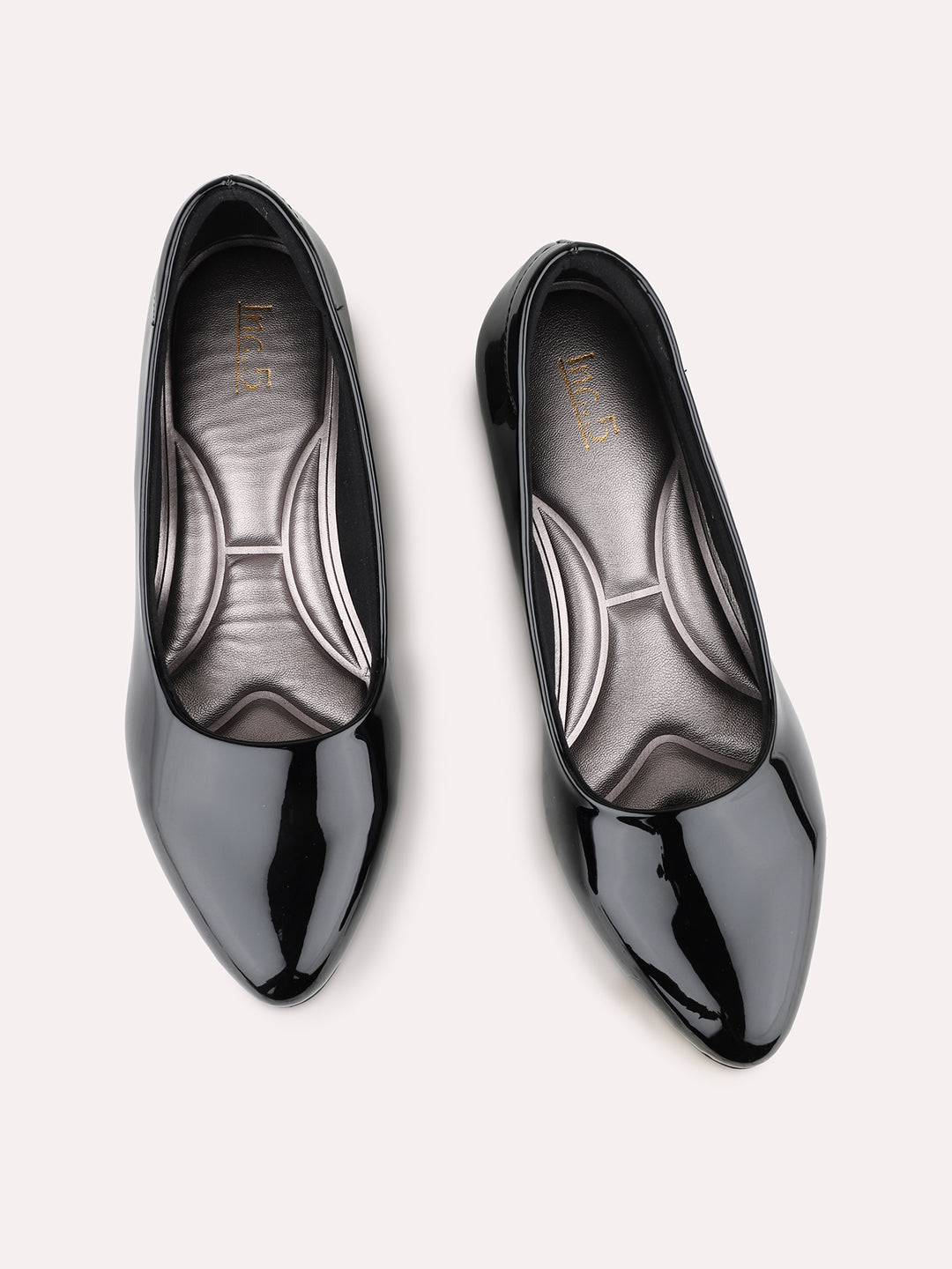 Women Black Casual Wear Solid Pattern Pointed Block Heel Pumps