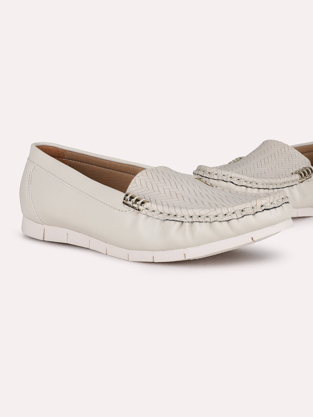 Womens Cream Party Wear Solid Pattern Round Toe Loafers
