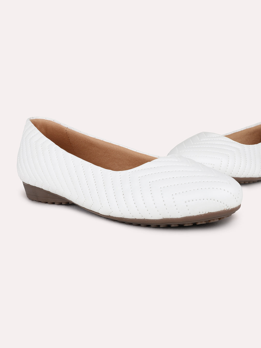 Womens White Casual Solid Round Toe Flat Ballerinas
