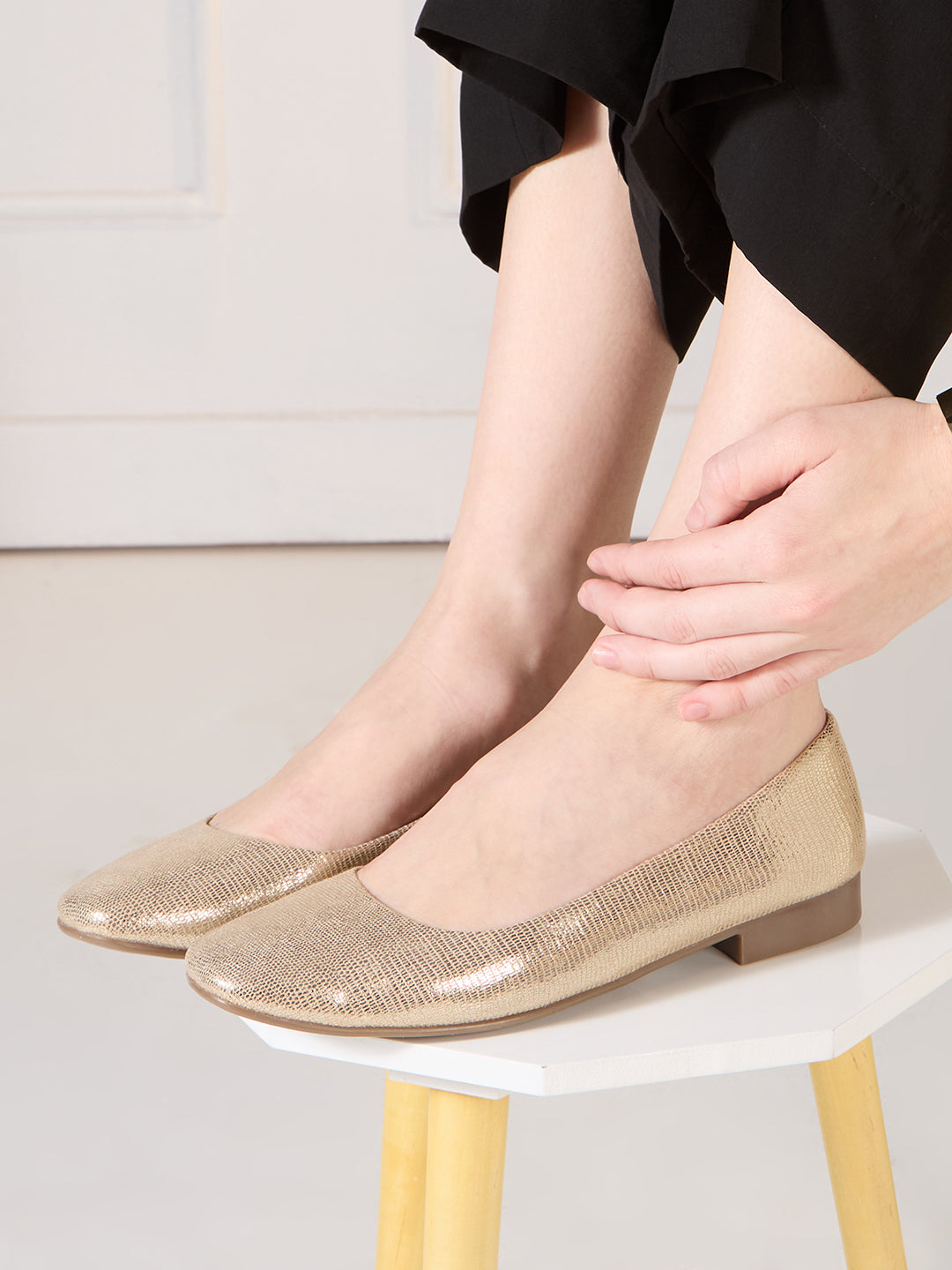 Womens Golden Casual Embellished Round Toe Flat Ballerinas