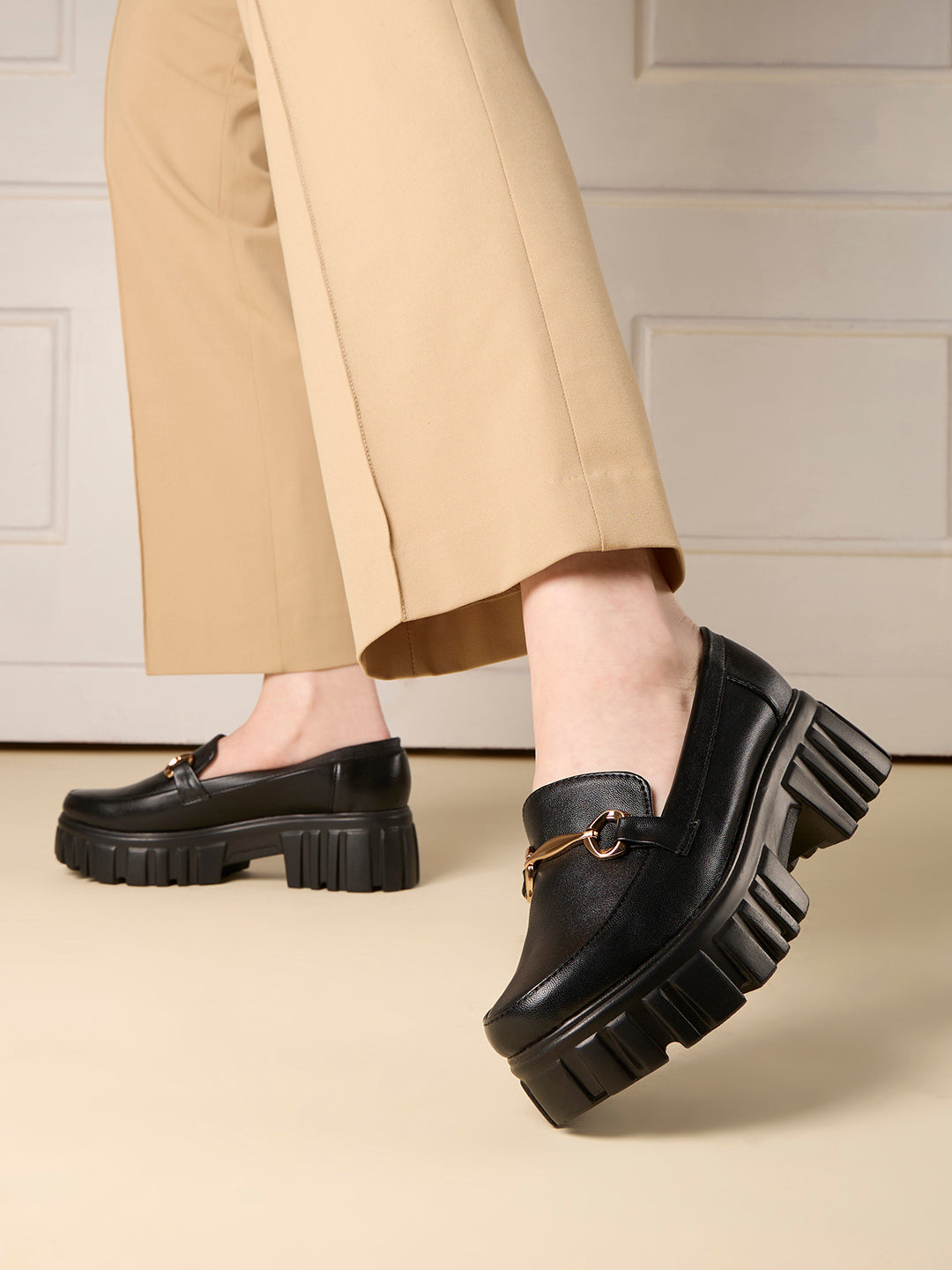 Womens Black Party Wear Solid Round Toe Moccasin Shoes