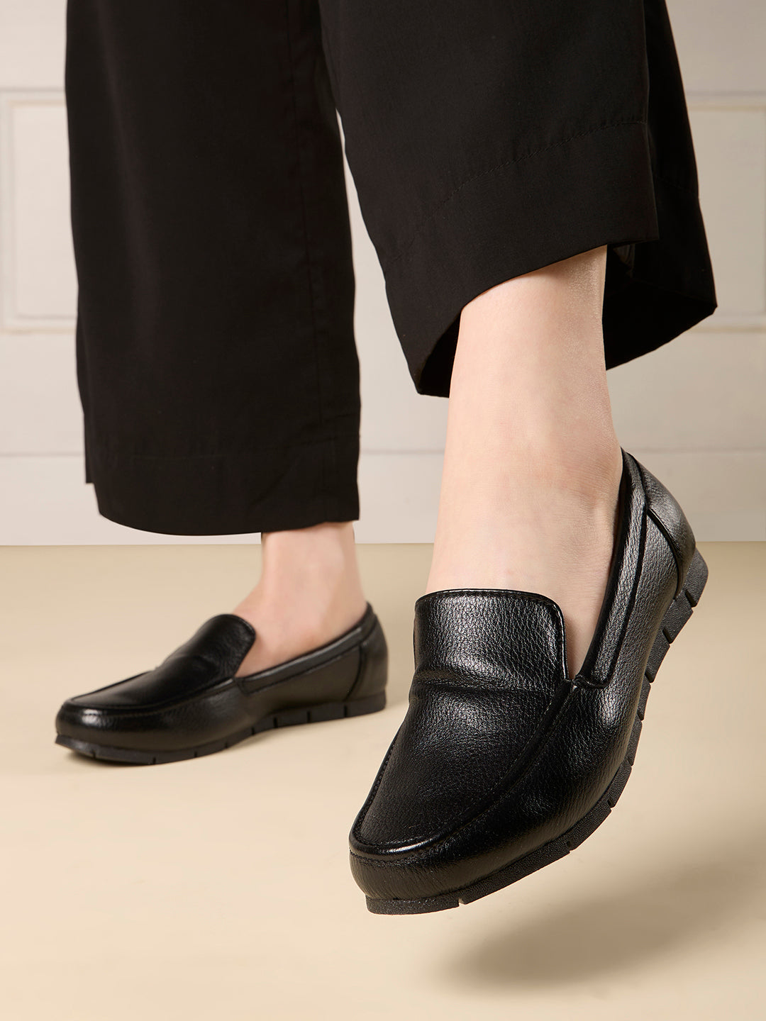 Womens Black Casual Solid Round Toe Loafer Shoes