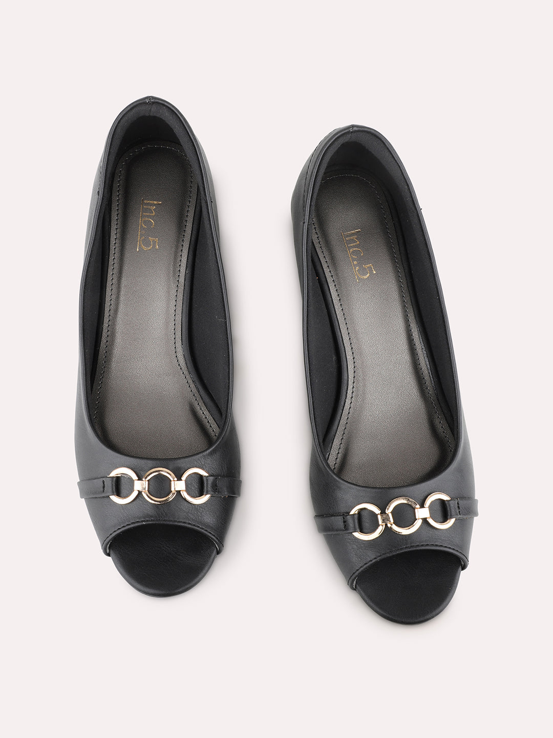 Women Black Casual Solid Pointed Block Heel Pumps