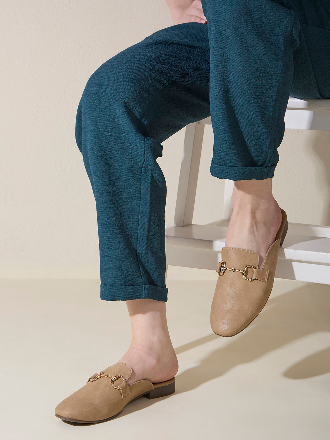 Womens Beige Party Wear Solid One Toe Flats Mules Sandals