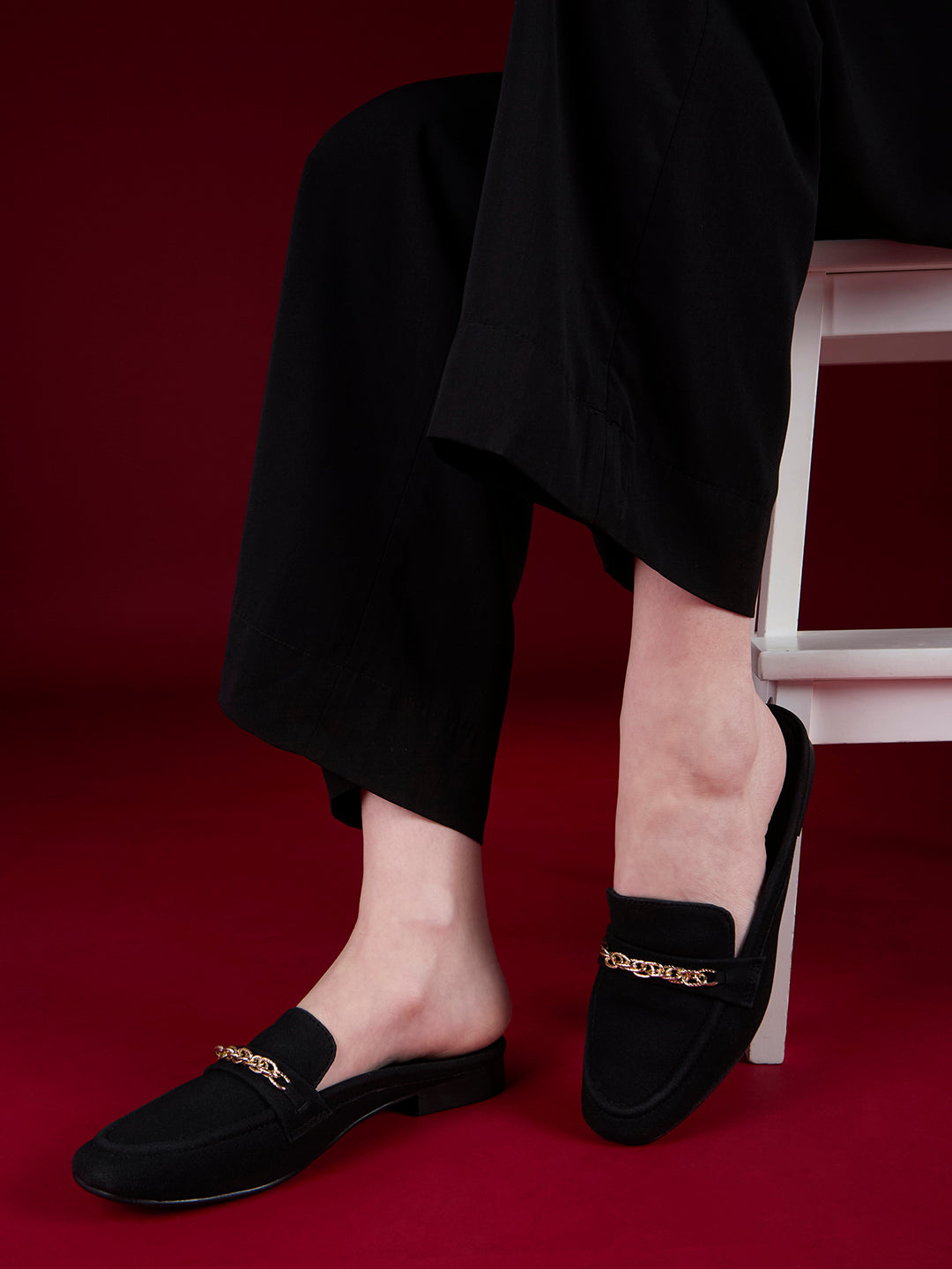 Womens Black Party Wear Solid One Toe Flats Mules Sandals