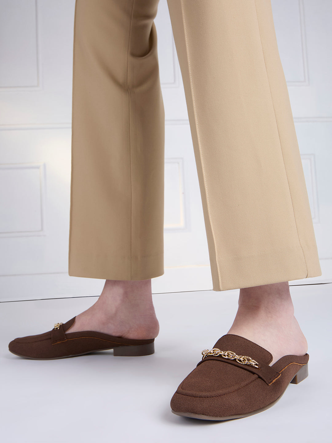 Womens Brown Party Wear Solid One Toe Flats Mules Sandals