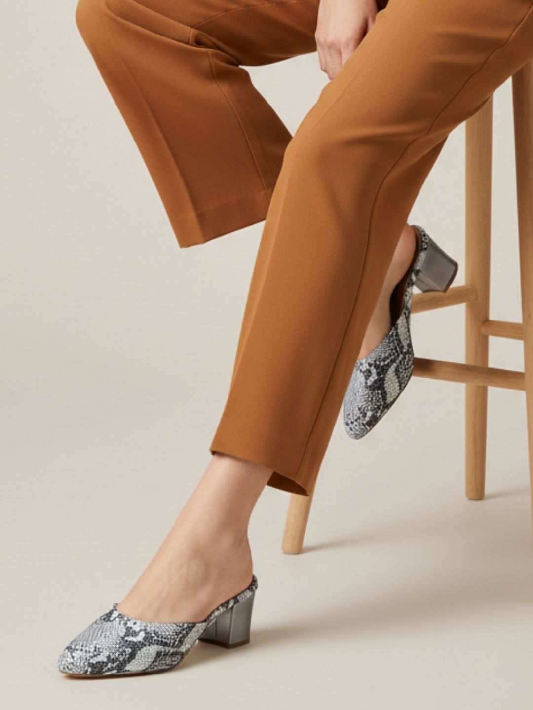 Womens Grey Party Wear Printed Narrow Toe Block Heel Mules