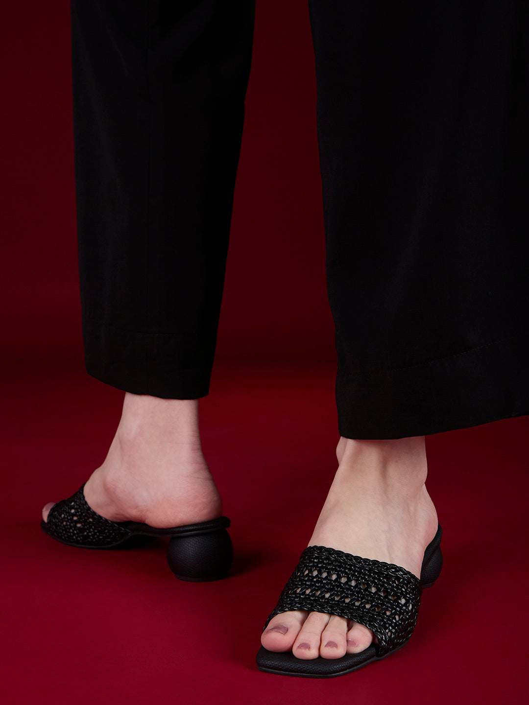 Womens Black Party Wear Solid Square Toe Block Heel Sandals