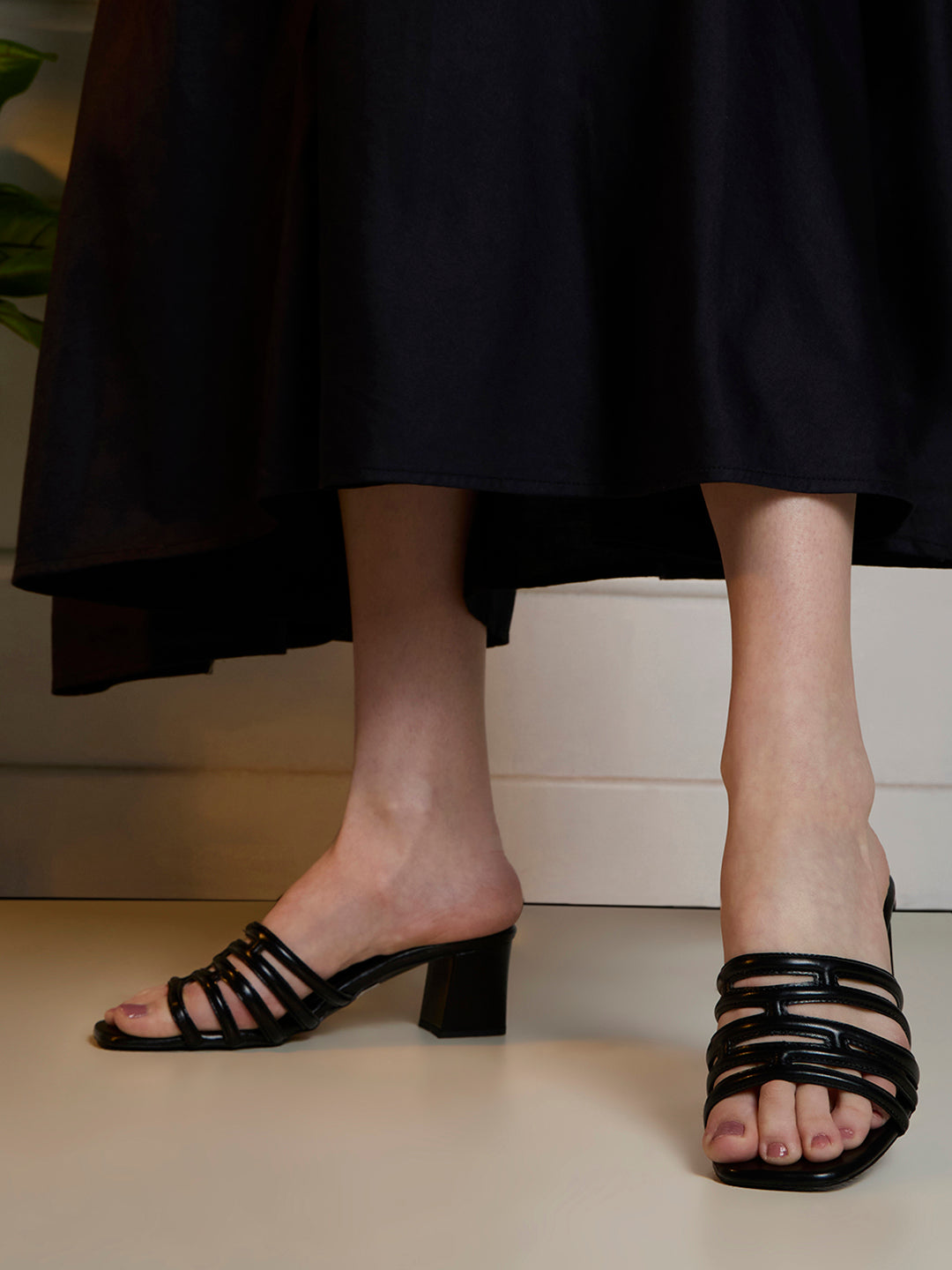 Womens Black Party Wear Solid Square Toe Block Heel Sandals